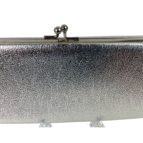 Vintage Silver Metallic Clutch Purse With Kiss Lock Closure - Picture 2 of 12